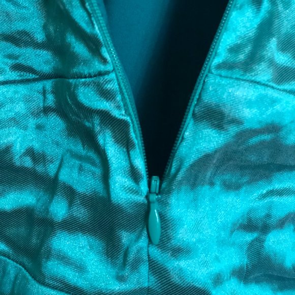 Nicole Miller Gold Label Metallic Ruched Silk Dress - Size 6 - Picture 6 of 10